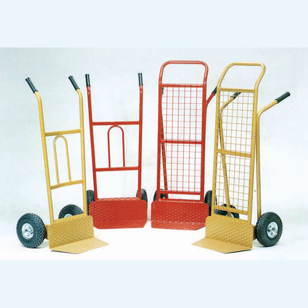 Carrelli porta pacchi realizzati in acciaio verniciato a polvere.
Ruote pneumatiche con mozzo in acciaio e cuscinetto a rulli.
Portata kg 200.